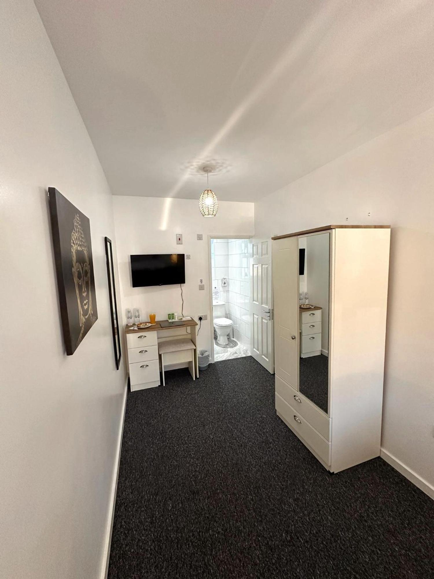 Newmarket Road Studios And Suites By Tas Accommodations Кембридж Экстерьер фото